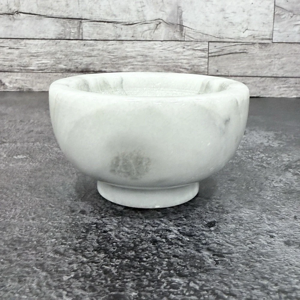 Unmarked marble salt